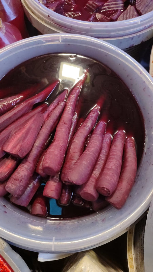 Kırmızı Havuç Turşusu