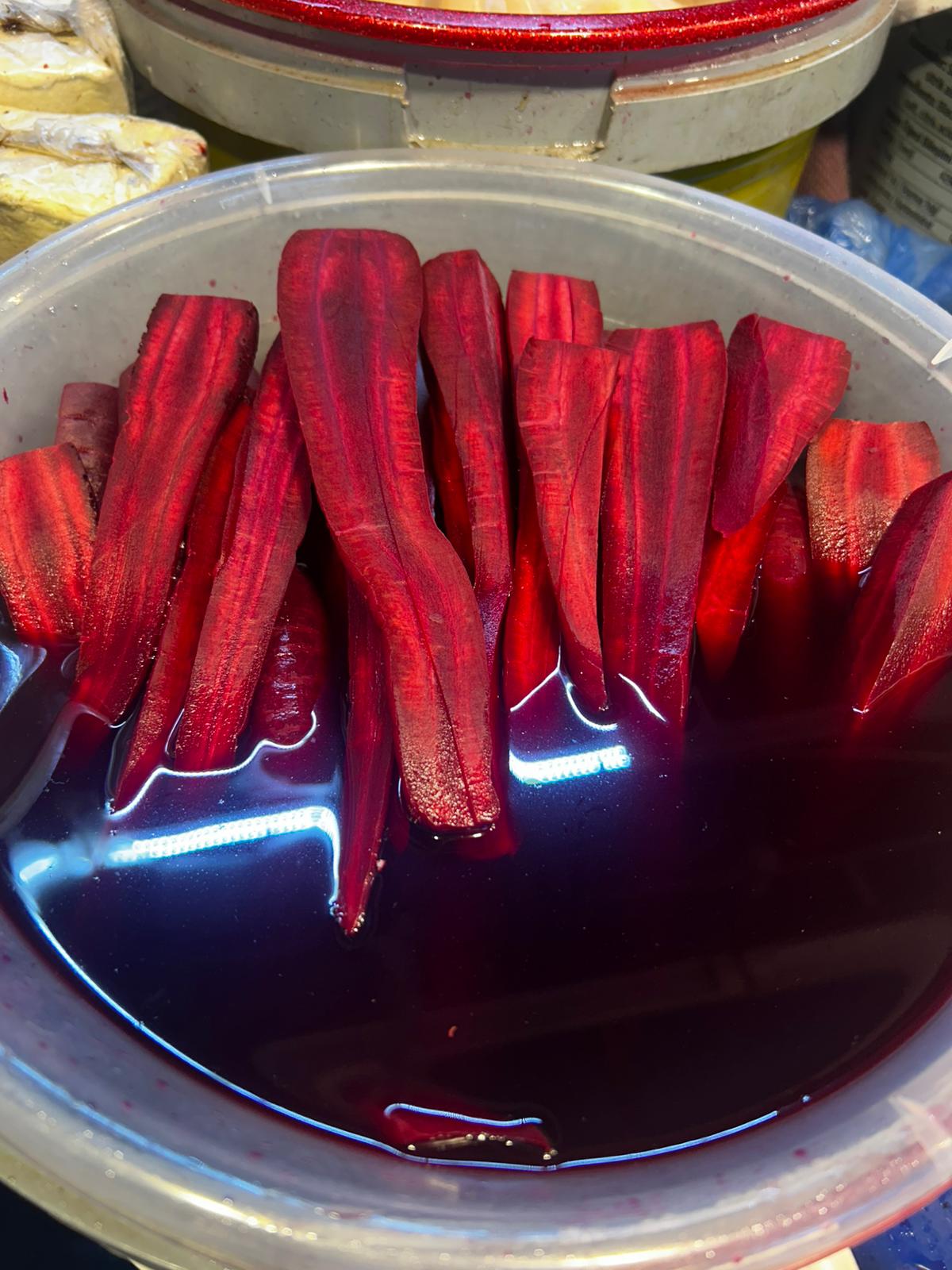 Kırmızı Havuç Turşusu